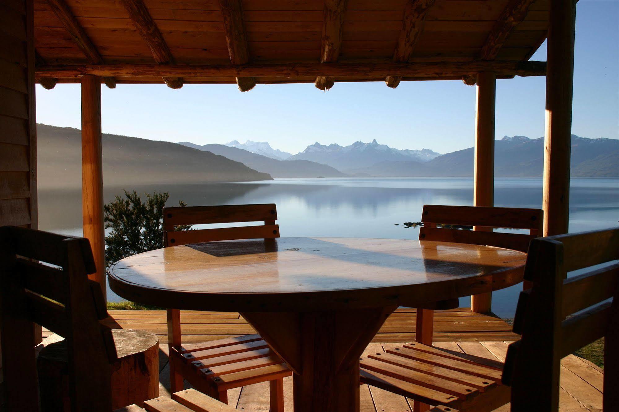 Lodge El Mirador De Guadal Puerto Guadal Eksteriør bilde