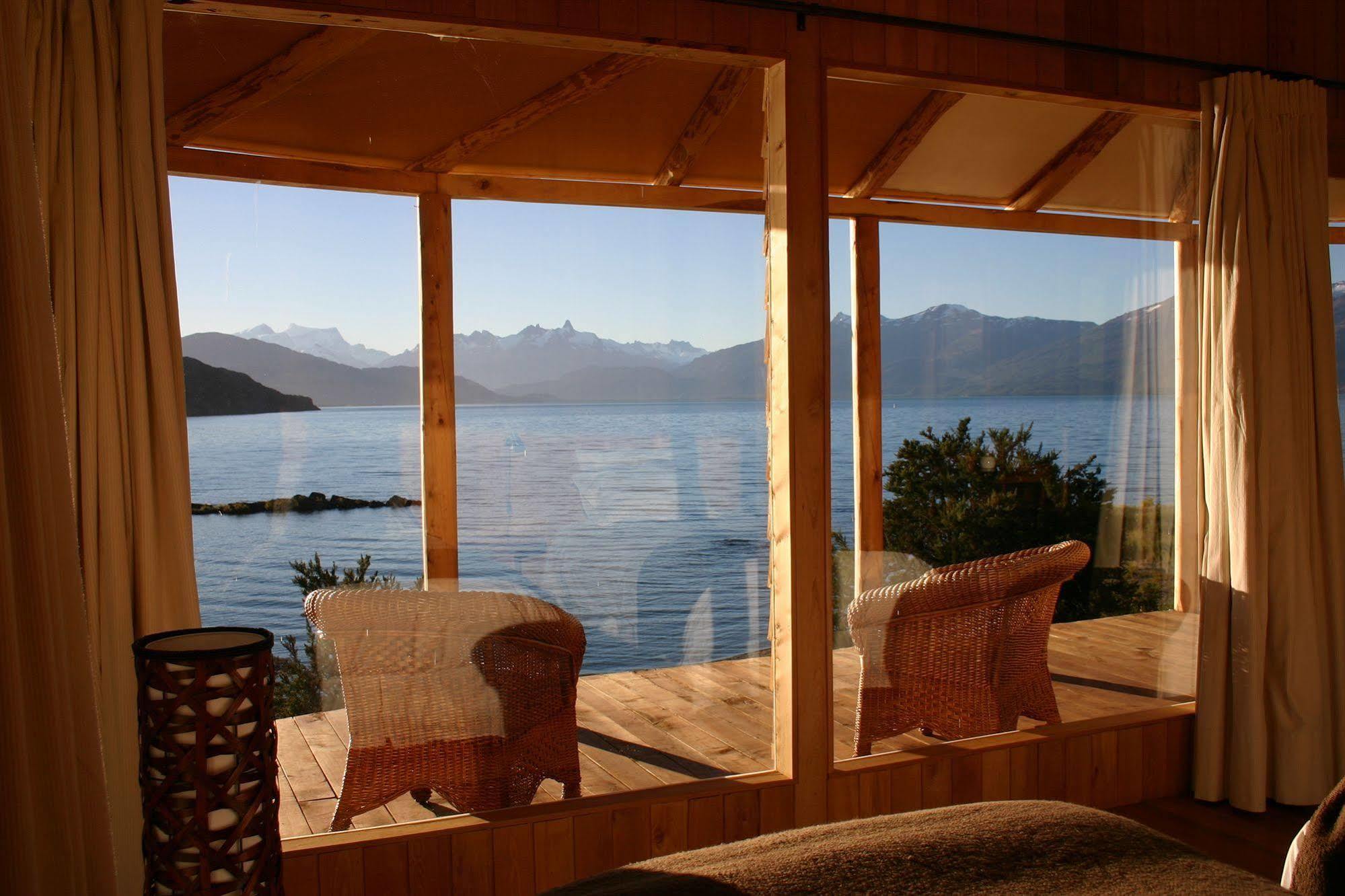 Lodge El Mirador De Guadal Puerto Guadal Eksteriør bilde